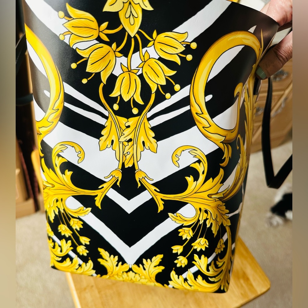 Versace Savage Barocco Print Leather Tote - Picture 13 of 17